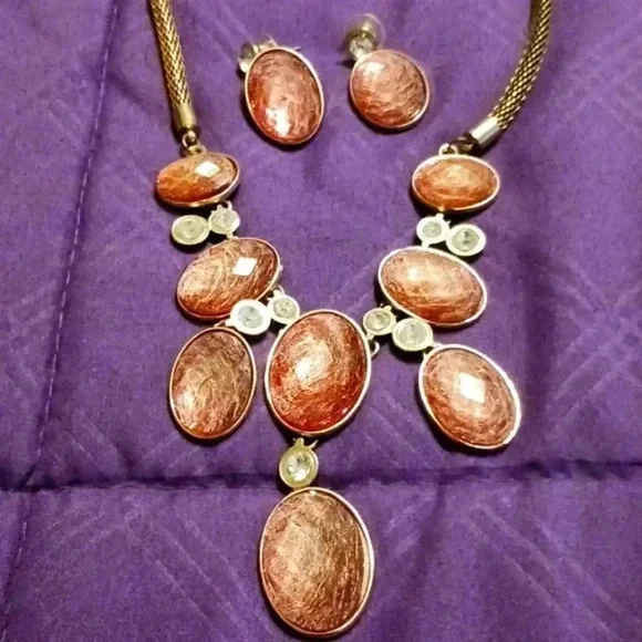 A very unique beaded pearl necklace..copper color. - Picture 2 of 4